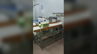 Détecteur de métaux de qualité alimentaire prenant en charge les processus d'inspection automatisés